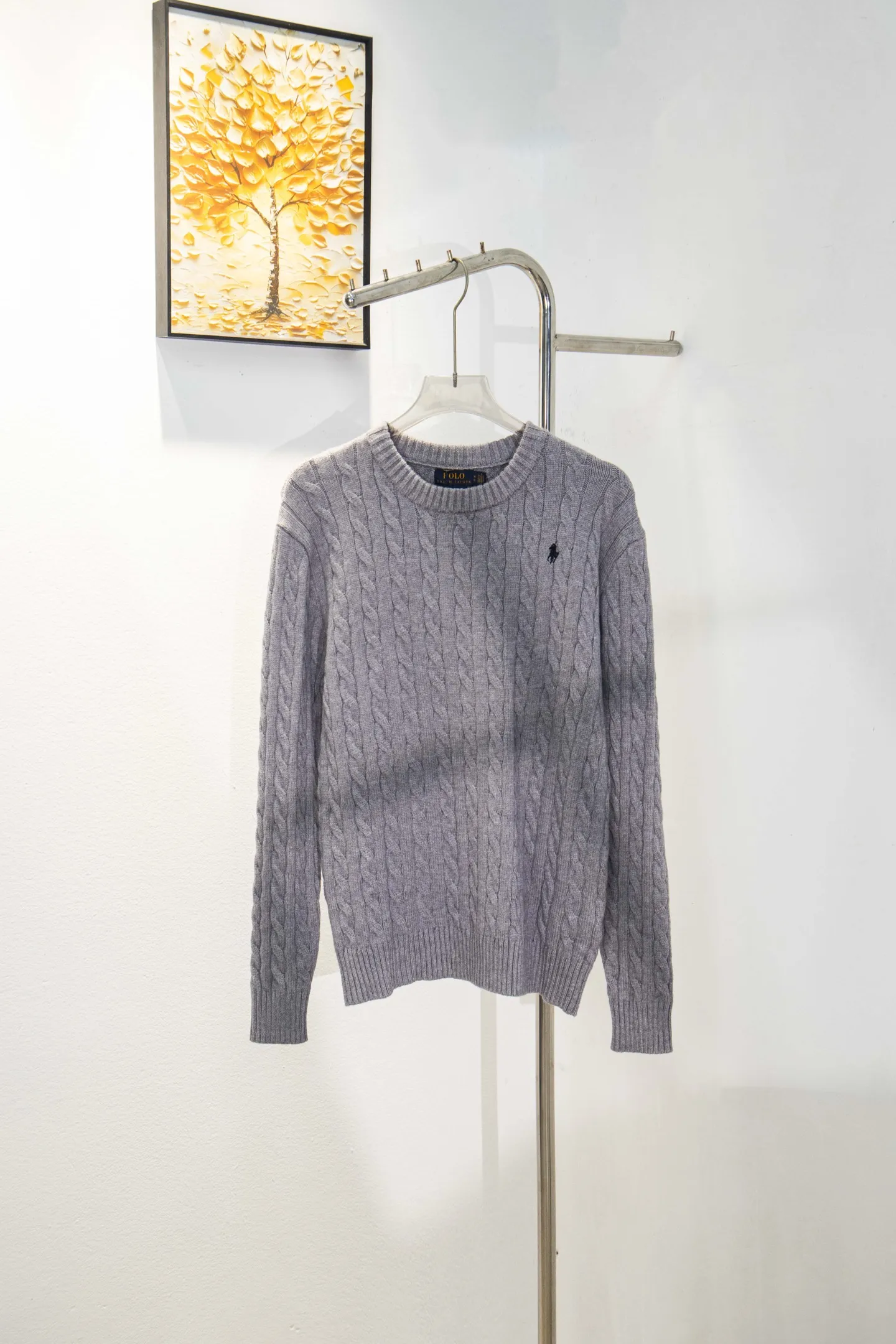 P210 model number: Y195 Ralph Lauren men's round neck sweater men's hemp flower original collar sweater. The version is really good-looking. It can be worn alone or as a jacket to be worn inside or outside. The upper body shows personal fashion charm. Four colors are available. The same style for men and women. A must-see item for new summer products. Tag, hanging grain, washed, packaging bag, full set of accessories. Very good appearance, super exquisite workmanship. Size: S-XL